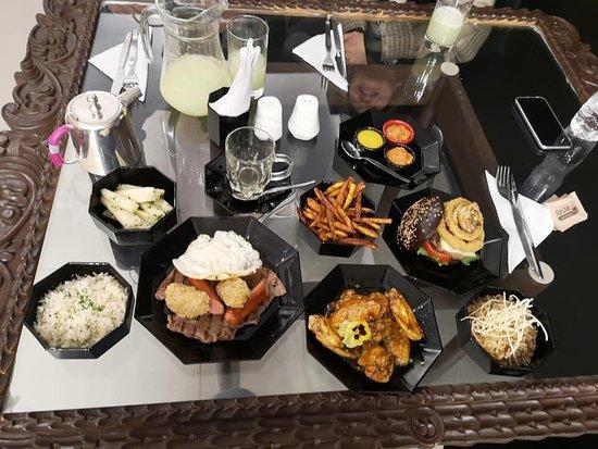 GARAJE Food Place